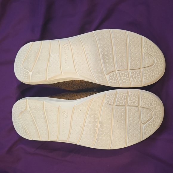 Ariat womans size 9.5 - Picture 3 of 4